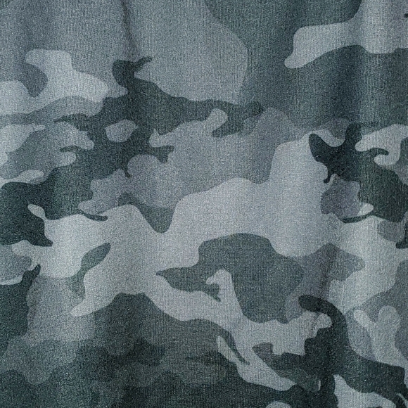 Avia Camo Sweatshirt XXL (20) - Picture 2 of 5